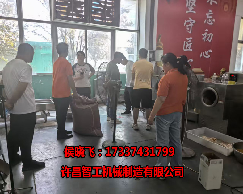 8.20日，浙江客戶來廠試機(jī)炒制鷹嘴豆